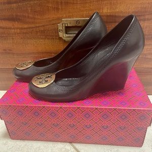 Tory Burch Classic Logo Pumps Size 8M